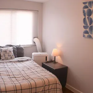 3 Bedroom Southside Pad - Sleeps 8 - Amazing Location Apartment