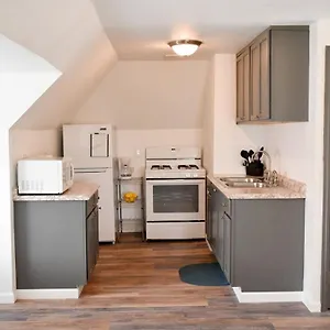 Unwind In A Bright Comfortable For 3 Apartment