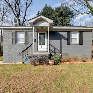 https://renovated-charlotte-bungalow-3-mi-to-dtwn.1sthotelscharlotte.com